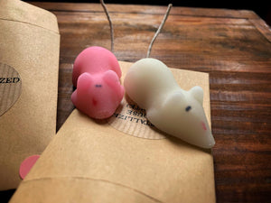 Image showing a pink and a white crystallized sugar mouse displayed on their kraft paper packaging.